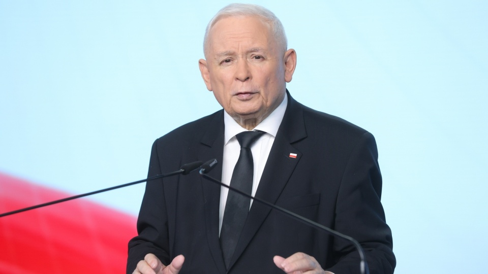 Prezes Prawa i Sprawiedliwości Jarosław Kaczyński podczas konferencji prasowej w siedzibie Prawa i Sprawiedliwości przy ul. Nowogrodzkiej w Warszawie/fot. Rafał Guz/PAP