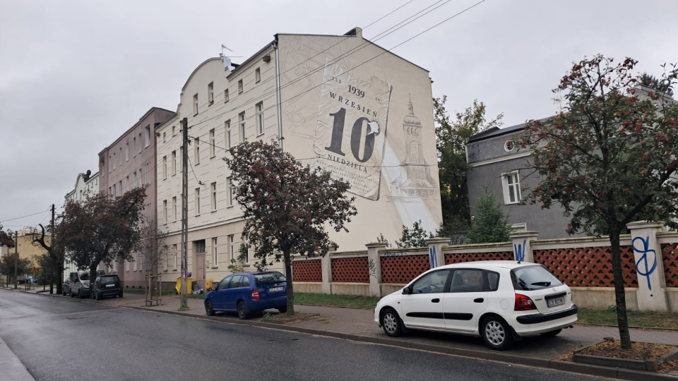 Na bydgoskim Szwederowie powstał mural, który upamiętnia ofiary wydarzeń z 10 września 1939 roku/fot: Damian Klich