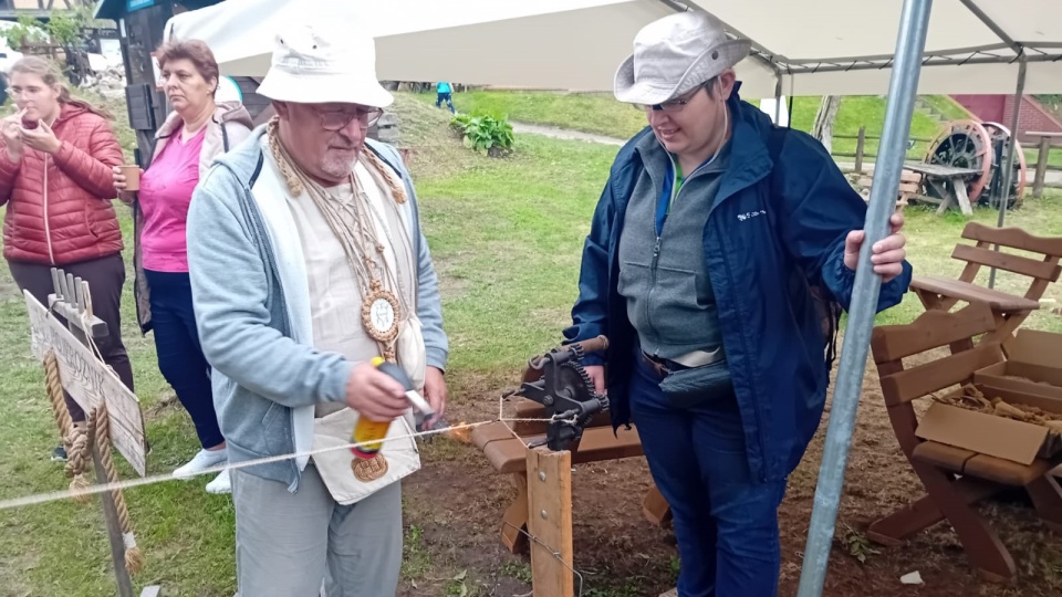 Podczas Festiwalu Smaku w Grucznie można było nie tylko posmakować dawnych, regionalnych przysmaków, ale też przekonać się, jak wyglądały nieco zapomniane zawody/fot: Marcin Doliński