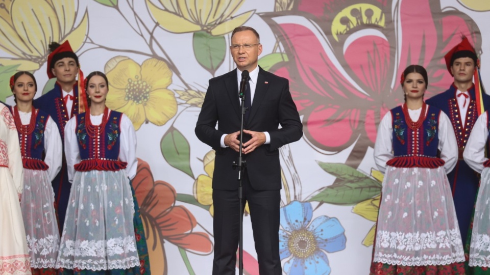 Prezydent Andrzej Duda podczas dożynek apelował do ministra rolnictwa Czesława Siekierskiego o pomoc rolnikom, którzy ucierpieli w wyniku powodzi/fot: PAP, Leszek Szymański