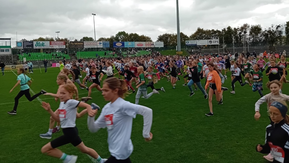 Tysiące zawodników, tych młodszych i starszych, wzięło udział w 43. Międzynarodowym Biegu im. Bronisława Malinowskiego na stadionie Olimpii Grudziądz/fot: Marcin Doliński