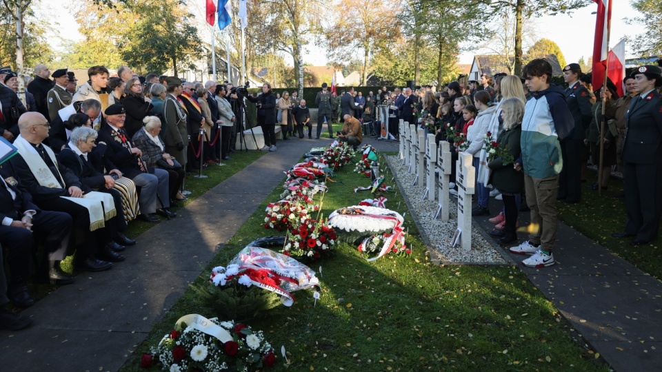 Członkowie polskiej delegacji uczcili 80. rocznicę wyzwolenia Bredy w Holandii/fot: PAP, Albert Zawada