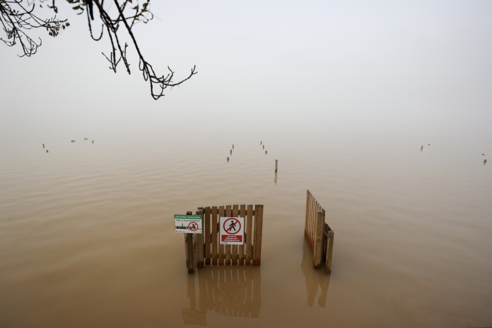 Burze najmocniej doświadczyły prowincje Walencja, Albacete i Malaga/fot. Manuel Borque/PAP/EPA