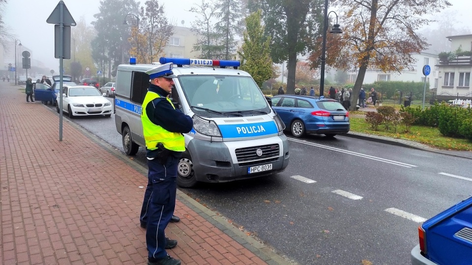 Policjanci apelują do kierowców o zachowanie bezpieczeństwa i spokoju na drodze. Podpowiadali, co zrobić, żeby uniknąć pośpiechu/fot: KWP w Bydgoszczy