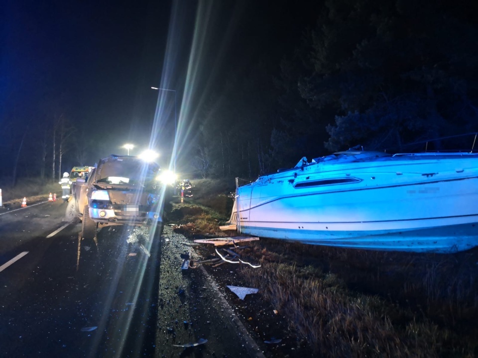 Tragedia na DK nr 10 w Przyłubiu. Dwie osoby zginęły w zderzeniu trzech samochodów/fot. KMP Bydgoszcz