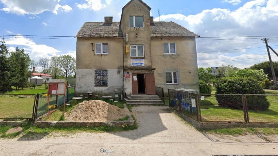 Płonął wielorodzinny dom w Sobiejuchach. Mieszkańcy budynku, decyzją inspektora nadzoru budowlanego, nie mogą wrócić do mieszkań/fot. Google Maps