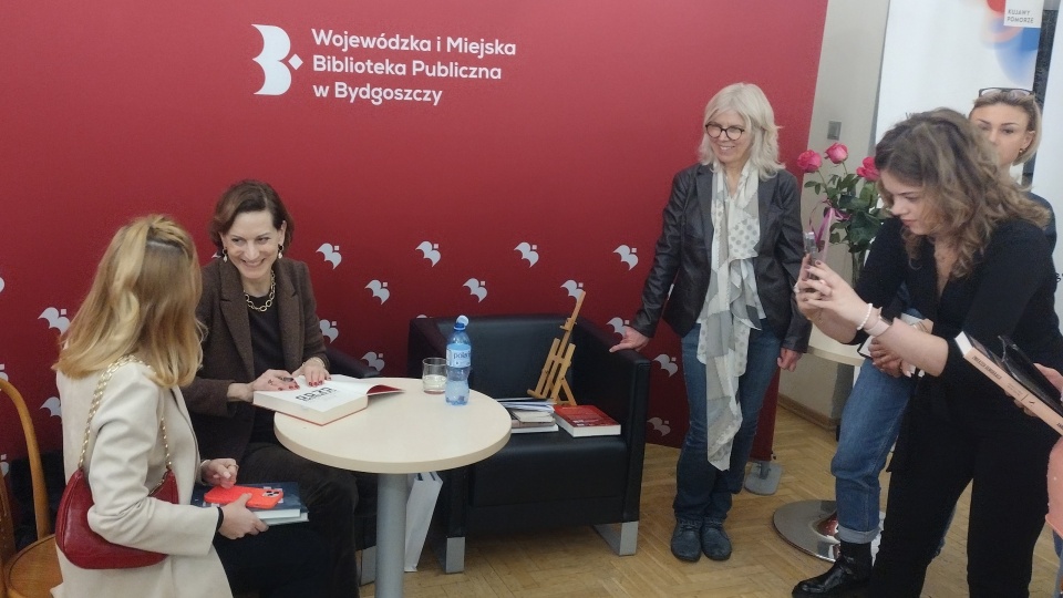 Anne Applebaum spotkała się z czytelnikami w Wojewódzkiej i Miejskiej Bibliotece Publicznej w Bydgoszczy/fot. Maciej Wilkowski