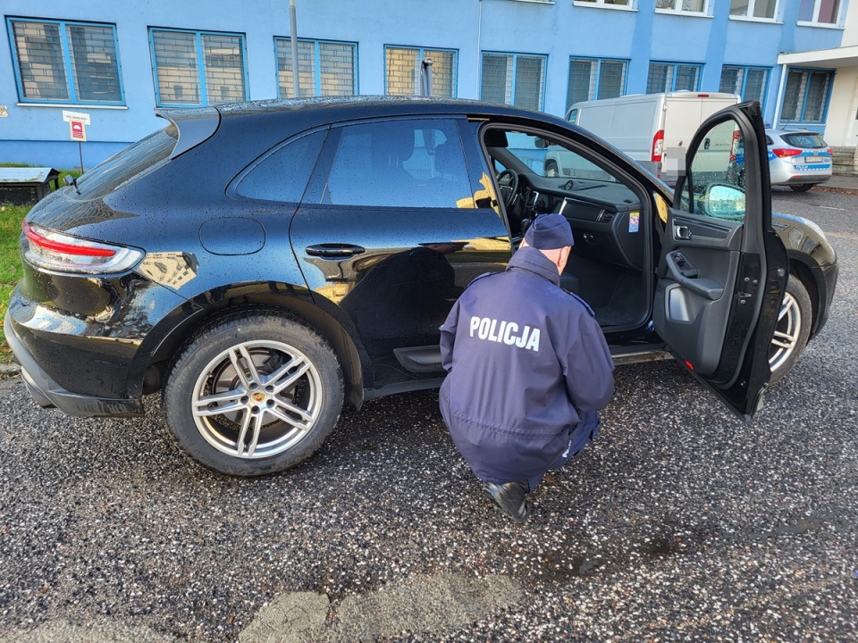 Policjanci z Włocławka odzyskali skradzione w Niemczech porsche/fot. KMP Włocławek