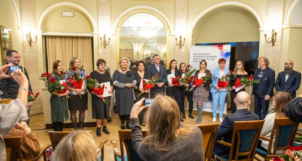 13 pracowników instytucji kultury naszego regionu odebrało nagrody marszałka województwa kujawsko-pomorskiego za szczególne osiągnięcia w dziedzinie tworzenia i upowszechniania kultury/fot. Andrzej Goiński dla UMWKP