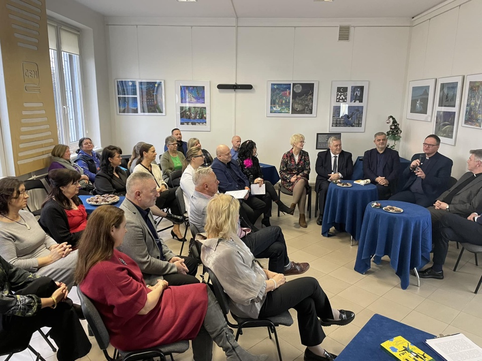 Kujawsko-Pomorskie Centrum Edukacji Nauczycieli we Włocławku zorganizowało seminarium „Sztuka życia, czyli o integracji międzypokoleniowej”/fot. www.facebook.com/kpcenwloclawek