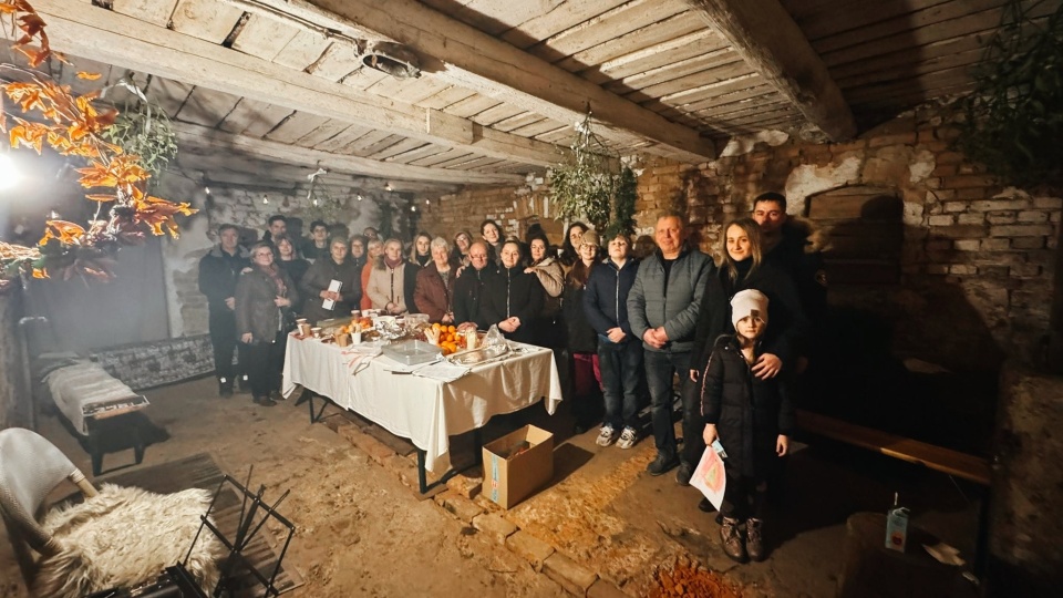 Łobdowo kolędowało „po Bożemu", w stajni/fot. nadesłane