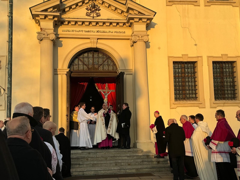 Obchody Roku Świętego i jubileuszy: 1000-lecia pierwszych koronacji królewskich w Gnieźnie i 1025-lecia istnienia archidiecezji i metropolii gnieźnieńskiej zainaugurował w niedzielę w Gnieźnie prymas Polski abp Wojciech Polak/fot. Archidiecezja Gnieźnieńska/Facebook