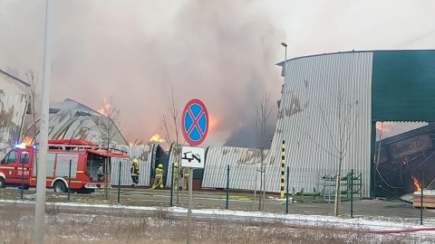 Ponad 150 godzin walki z ogniem. Strażacy sześć dni gasili pożar hali firmy Neupack Polska