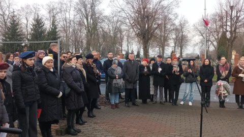 Uroczyste obchody wyzwolenia Strzelna odbyły się pod pomnikiem ku czci pomordowanych w czasie II wojny światowej. / Fot. Marcin Glapiak