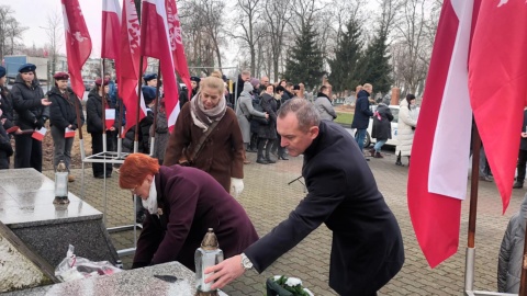 Uroczyste obchody wyzwolenia Strzelna odbyły się pod pomnikiem ku czci pomordowanych w czasie II wojny światowej. / Fot. Marcin Glapiak