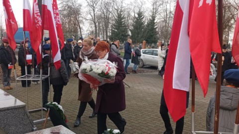 Uroczyste obchody wyzwolenia Strzelna odbyły się pod Pomnikiem Pomordowanych w czasie II wojny Światowej. / Fot. Marcin Glapiak