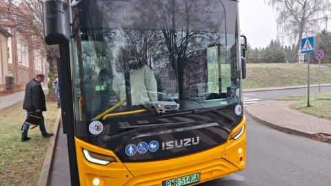 Tak prezentuje się nowoczesny autobus elektryczny, który testowany jest na drogach powiatu świeckiego. / Fot. Marcin Doliński