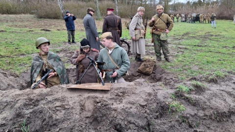 Pokazy walk, zabytkowe pojazdy, wystawy uzbrojenia i umundurowana to największe atrakcje pikniku historycznego który odbył się w Borównie Koło Chełmna. Wydarzenie zorganizowano w 80. rocznicę walk w tak zwanym „kotle toruńskim"/fot. Marcin Doliński