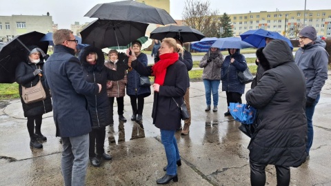 Mieszkańcy ulicy Kustronia w Grudziądzu skarżą się na hałas z pobliskiej chłodni warzyw i owóców. Poprosili jednego z radnych aby zorganizować spotkanie z mediami, bo sami czują się bezradni/fot. Marcin Doliński