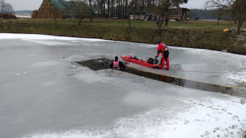 Policja przeszukała staw/fot. KPP w Sępólnie Krajeńskim