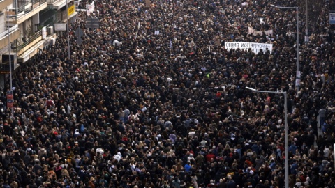 Demonstracja w drugą rocznicę największej w historii Grecji katastrofy kolejowej/fot. ACHILLEAS CHIRAS/PAP/EPA