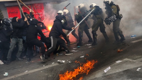 Demonstracja w drugą rocznicę największej w historii Grecji katastrofy kolejowej przerodziła się w zamieszki/fot. GEORGE VITSARAS