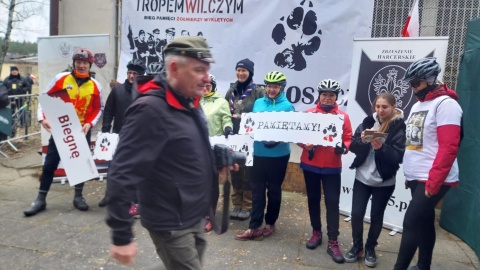 Ponad 500 osób, w tym wójt gminy Sicienko, wzięło udział w niedzielnym, 4. Biegu Tropem Wilczym/fot. Jolanta Fischer