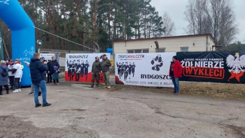 Ponad 500 osób, w tym wójt gminy Sicienko, wzięło udział w niedzielnym, 4. Biegu Tropem Wilczym/fot. Jolanta Fischer