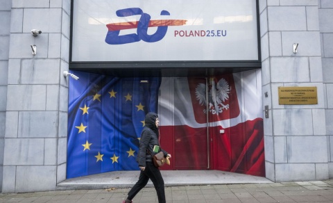 Logo polskiej prezydencji zawisło na budynku Rady Unii Europejskiej w Brukseli