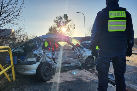 Tragiczny wypadek w Świeciu. W zderzeniu osobówki z busem zginęła jedna osoba