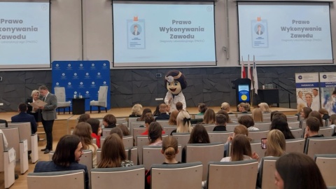 Przyszli studenci na froncie walki z nowotworami. Collegium Medicum organizuje konferencję