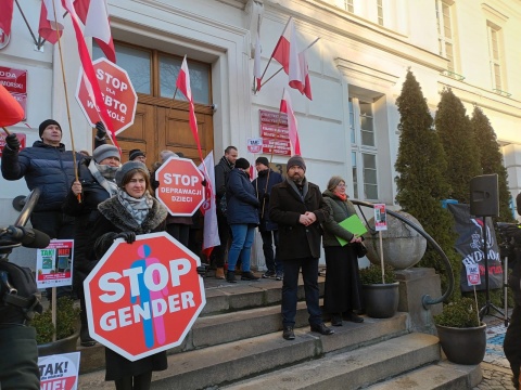 Nie chcą seksualności bez wartości. Bronią lekcji religii. Manifestacja w Bydgoszczy [zdjęcia]