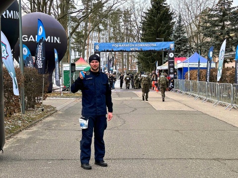 Policjant z Chełmży pobiegł niczym komandos i wyprzedził ponad tysiąc zawodników