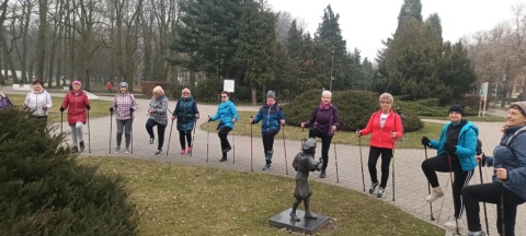 Seniorzy ćwiczą i zachęcają innych Stowarzyszenie Zdrowy Inowrocław zaprasza