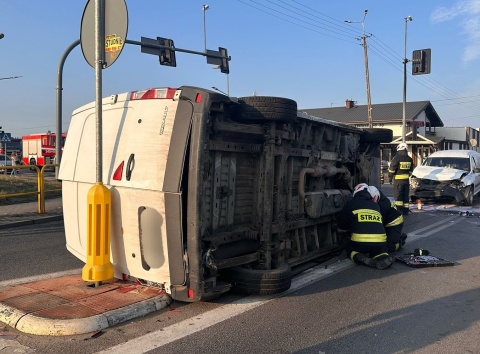 Wypadek w Ostaszewie. Jedna osoba poszkodowana trafiła do szpitala [zdjęcia]