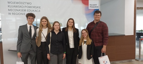 Zdobywają olimpijskie szczyty i stypendia. Prymusi z regionu na spotkaniu z marszałkiem
