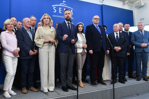 W koalicji dyskusja o wotum zaufania dla rządu. Cisza po propozycji PiS-u