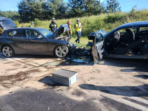 Wypadek na krajowej dziesiątce koło Sicienka. Dwie osoby zostały ranne