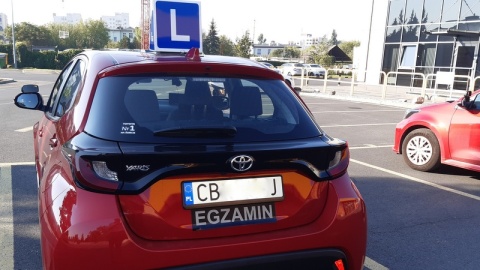 Zaostrzone zasady egzaminu na prawo jazdy już obowiązują. Egzaminator uspokaja