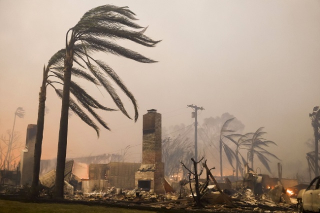 Pożary pustoszą Los Angeles. Blisko 100 tysięcy osób objęto nakazem ewakuacji