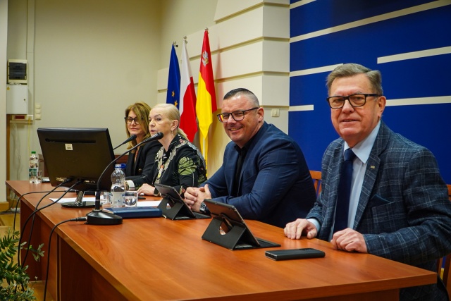 Debata o bezpieczeństwie, komunikacji i klimacie. Tak wyglądała sesja Rady Miasta we Włocławku