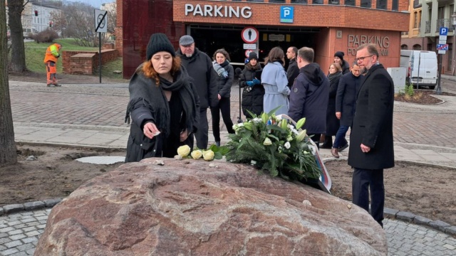 Bydgoszcz wspomina przedwojennych Żydów. Samorządowcy i mieszkańcy oddali hołd ofiarom Holocaustu