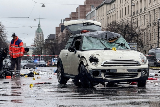 Samochód wjechał w grupę ludzi w Monachium. To prawdopodobnie zamach