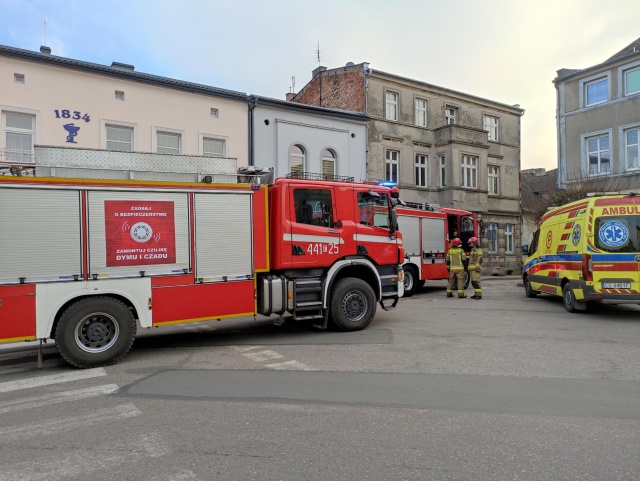 Jedna osoba zginęła w pożarze mieszkania w Grudziądzu. Paliło się także na rynku w Łasinie