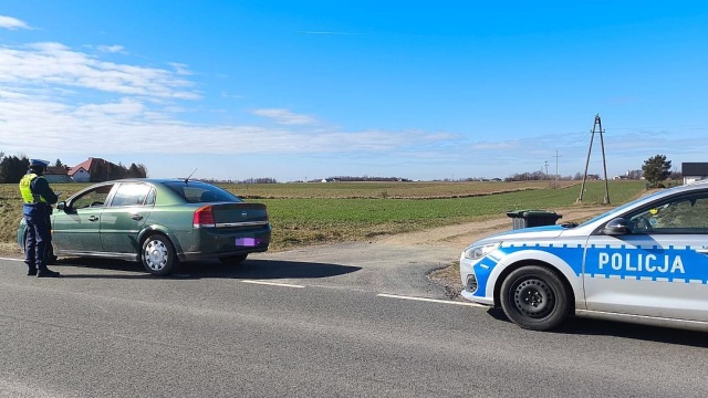 Przed jazdą piła, więc jechała bardzo wolno i ostrożnie. Aż policjanci się dziwili