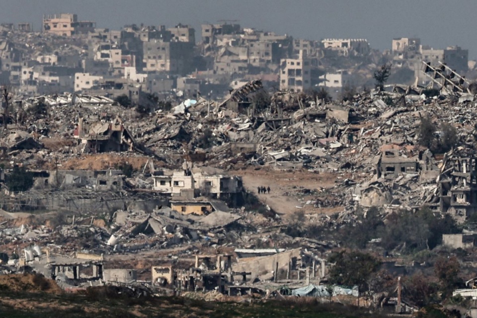 Ruiny zniszczonych budynków w mieście Beit Hanoun w północnej Strefie Gazy/fot. PAP/EPA/ATEF SAFADI