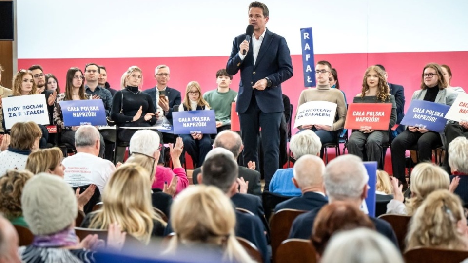 Rafał Trzaskowski podczas spotkania z mieszkańcami Inowrocławia/fot. Tytus Żmijewski, PAP