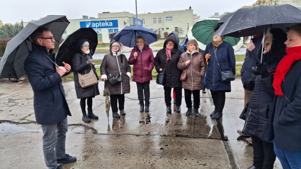 W piątek mieszkańcy zorganizowali protest, podczas którego opisywali dźwięk dobiegający z chłodni, jako hałas podobny do lecących samolotów, albo jadących czołgów/fot. Marcin Doliński, Archiwum