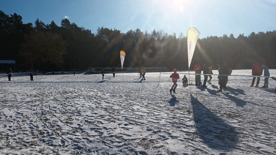 Lekki mróz, śnieg i słońce. Idealne warunki do biegania. City Trail w Myślęcinku /fot. Monika Siwak