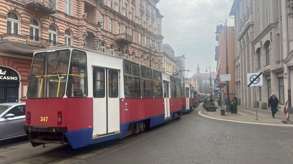 Paraliż bydgoskiej komunikacji zakończył przyjazd lawety, która odholowała pojazd/Izabela Langner